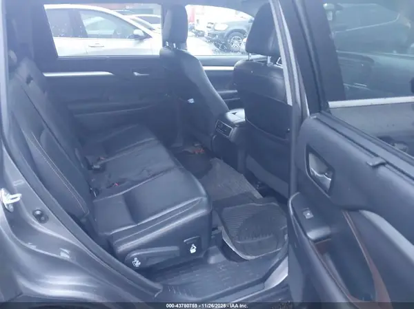 5TDKKRFHXGS504745 2016 TOYOTA HIGHLANDER - Image 8