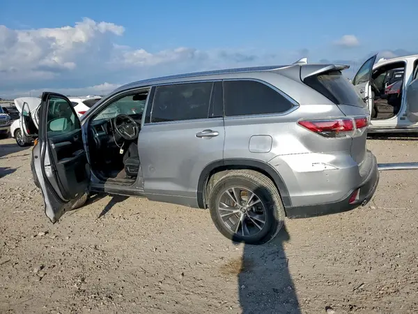 5TDKKRFHXGS505779 2016 TOYOTA HIGHLANDER - Image 2