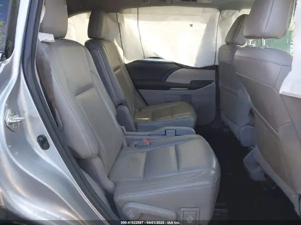 5TDKKRFHXGS507371 2016 TOYOTA HIGHLANDER - Image 8