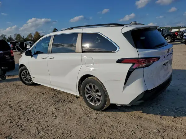 5TDKRKEC0MS001326 2021 TOYOTA SIENNA - Image 2