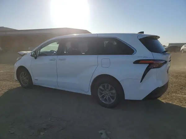 5TDKRKEC0MS016649 2021 TOYOTA SIENNA - Image 2