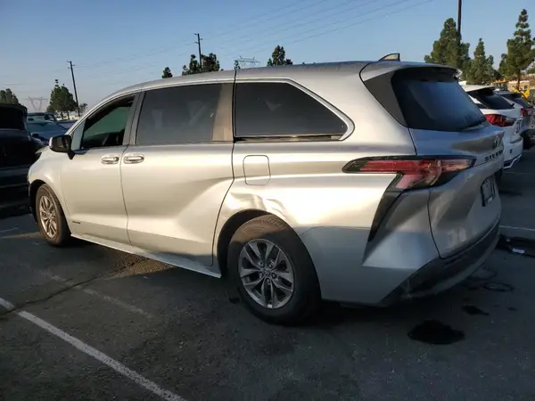5TDKRKEC0MS018224 2021 TOYOTA SIENNA - Image 2