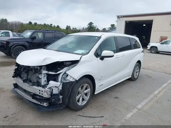 5TDKRKEC0MS026324 2021 TOYOTA SIENNA - Image 2