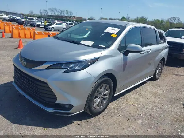 5TDKRKEC0MS028137 2021 TOYOTA SIENNA - Image 2