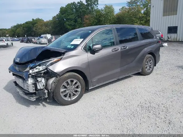 5TDKRKEC0MS036495 2021 TOYOTA SIENNA - Image 2