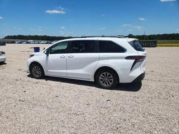 5TDKRKEC0MS043219 2021 TOYOTA SIENNA - Image 2