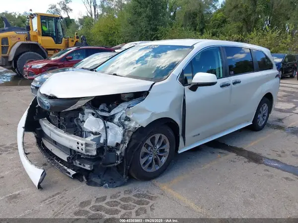 5TDKRKEC0MS045181 2021 TOYOTA SIENNA - Image 2