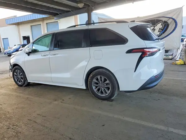 5TDKRKEC0MS052986 2021 TOYOTA SIENNA - Image 2