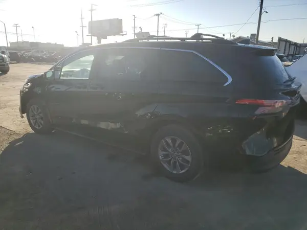 5TDKRKEC0NS086668 2022 TOYOTA SIENNA - Image 2