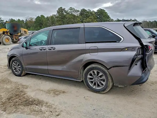 5TDKRKEC0NS087254 2022 TOYOTA SIENNA - Image 2