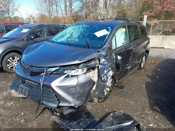 5TDKRKEC0NS091188 2022 TOYOTA SIENNA - Image 2