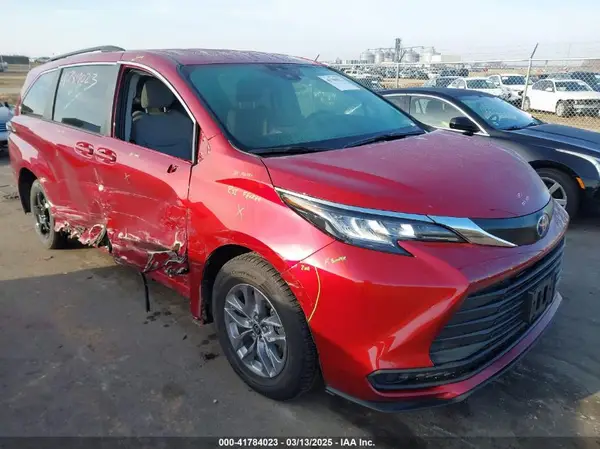 5TDKRKEC0NS093524 2022 TOYOTA SIENNA - Image 1