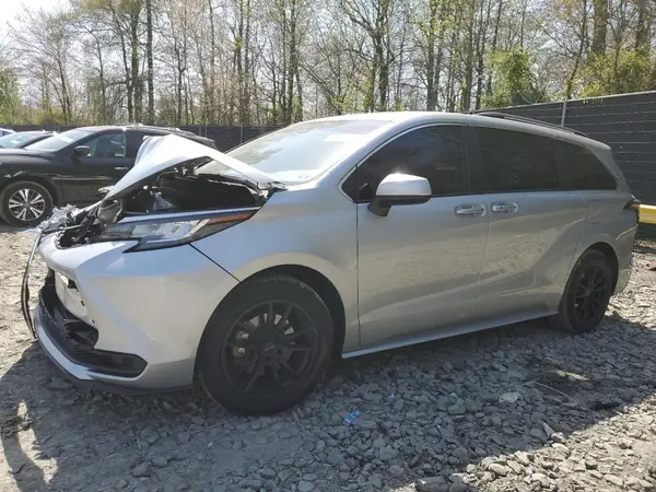 5TDKRKEC0NS098044 2022 TOYOTA SIENNA - Image 1