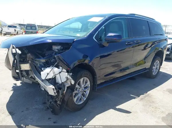 5TDKRKEC0NS101136 2022 TOYOTA SIENNA - Image 2