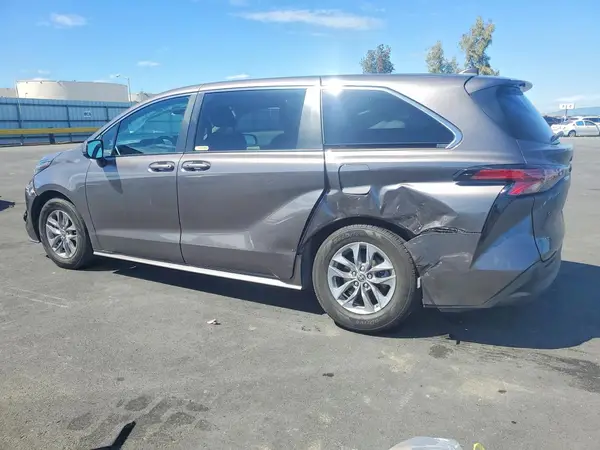 5TDKRKEC0NS101718 2022 TOYOTA SIENNA - Image 2