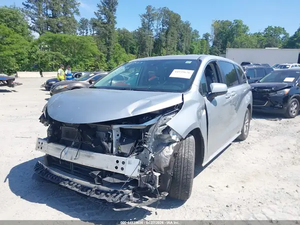 5TDKRKEC0NS102643 2022 TOYOTA SIENNA - Image 2