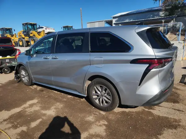 5TDKRKEC0NS107096 2022 TOYOTA SIENNA - Image 2