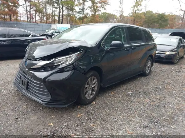 5TDKRKEC0NS107857 2022 TOYOTA SIENNA - Image 2