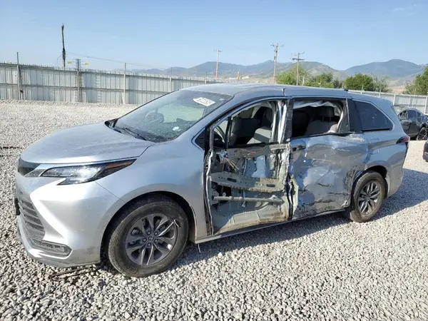 5TDKRKEC0NS108524 2022 TOYOTA SIENNA - Image 1