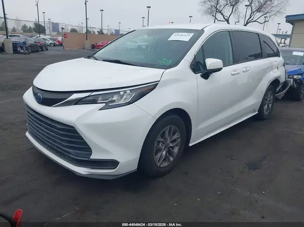 5TDKRKEC0NS108975 2022 TOYOTA SIENNA - Image 2