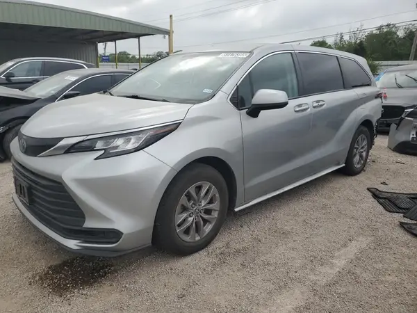 5TDKRKEC0NS114579 2022 TOYOTA SIENNA - Image 1