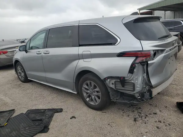 5TDKRKEC0NS114579 2022 TOYOTA SIENNA - Image 2