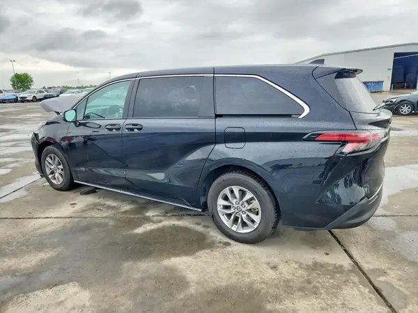 5TDKRKEC0NS120172 2022 TOYOTA SIENNA - Image 2