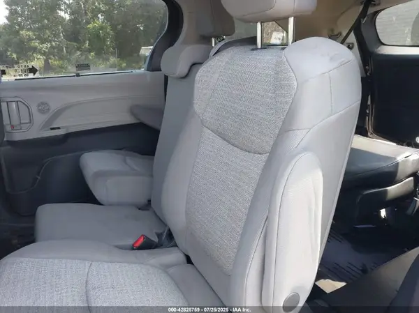 5TDKRKEC0NS129115 2022 TOYOTA SIENNA - Image 8