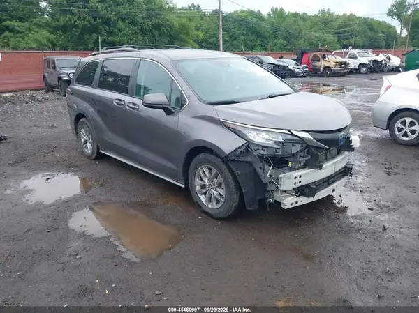 5TDKRKEC0PS140537 2023 TOYOTA SIENNA - Image 1