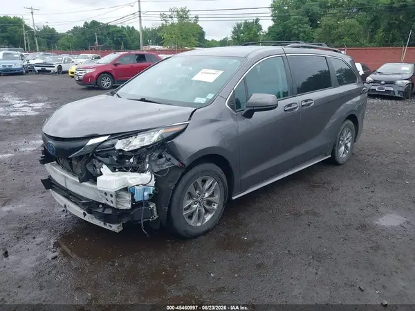 5TDKRKEC0PS140537 2023 TOYOTA SIENNA - Image 2