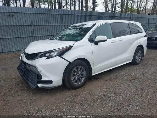 5TDKRKEC0PS143843 2023 TOYOTA SIENNA - Image 2