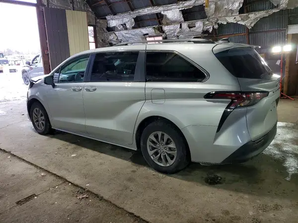 5TDKRKEC0PS148914 2023 TOYOTA SIENNA - Image 2