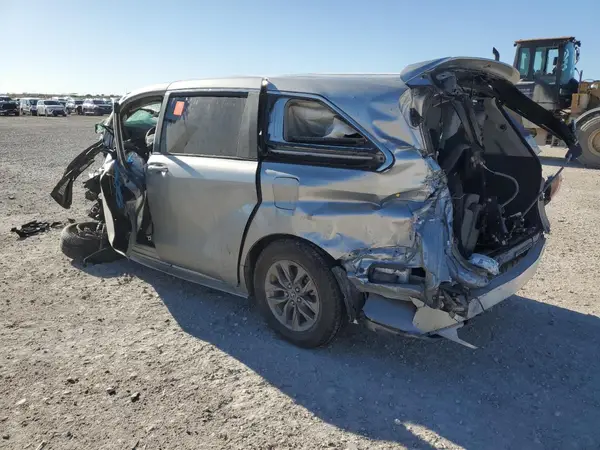 5TDKRKEC0PS165745 2023 TOYOTA SIENNA - Image 2