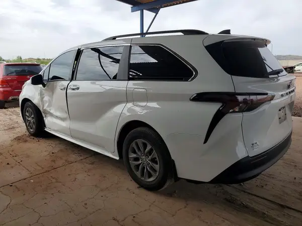 5TDKRKEC0PS172226 2023 TOYOTA SIENNA - Image 2