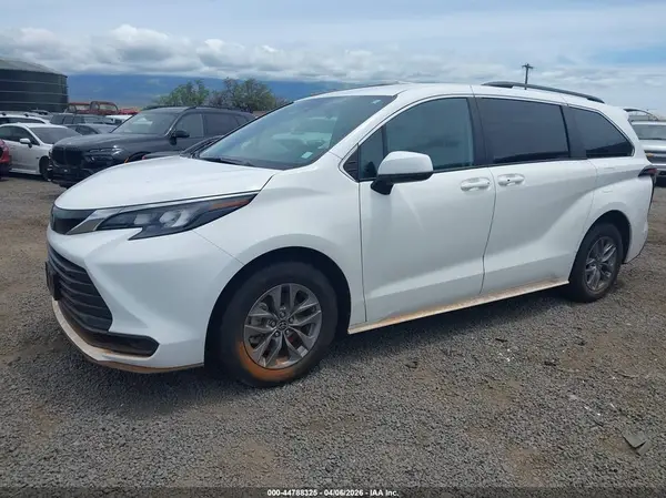 5TDKRKEC0RS186940 2024 TOYOTA SIENNA - Image 2