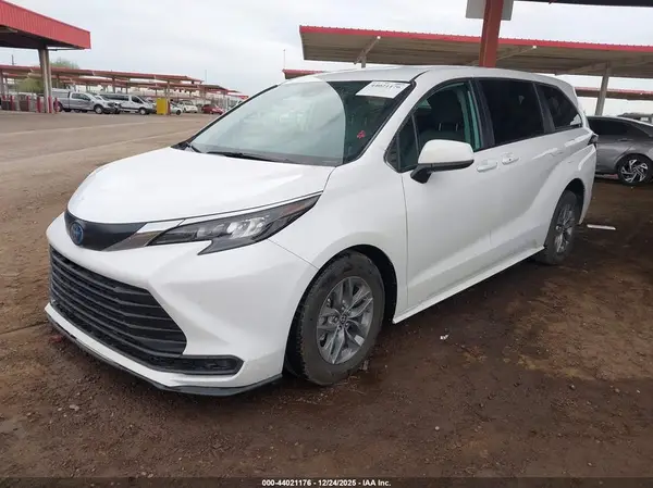5TDKRKEC0RS198991 2024 TOYOTA SIENNA - Image 2