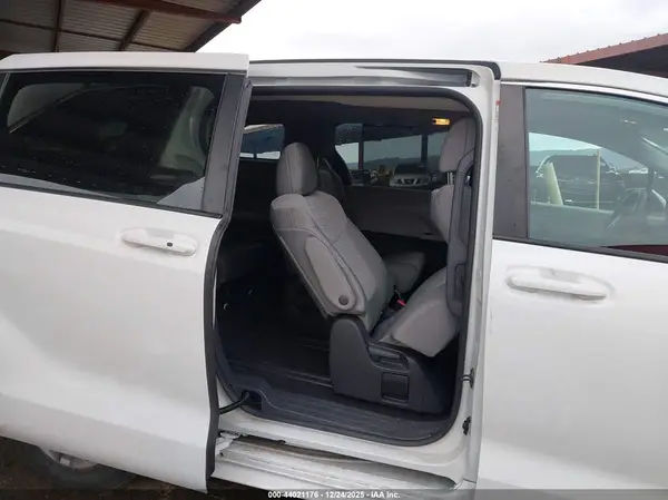 5TDKRKEC0RS198991 2024 TOYOTA SIENNA - Image 8