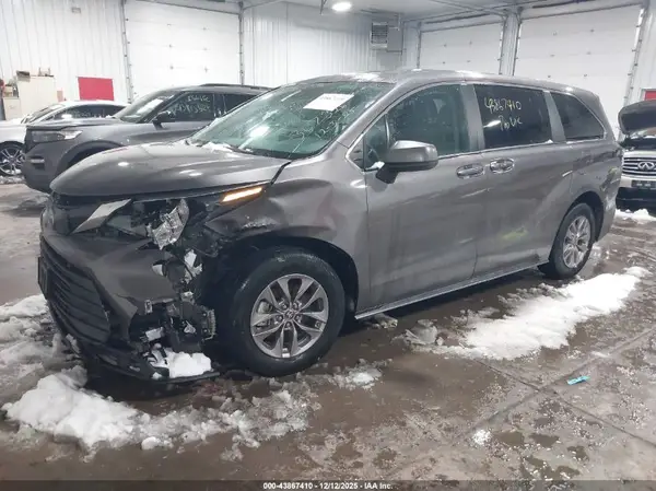 5TDKRKEC0RS202330 2024 TOYOTA SIENNA - Image 2