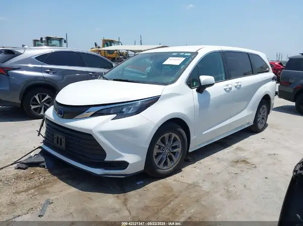 5TDKRKEC0RS213442 2024 TOYOTA SIENNA - Image 2
