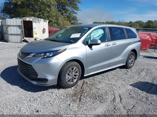 5TDKRKEC0SS236984 2025 TOYOTA SIENNA - Image 2