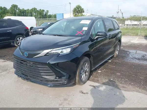5TDKRKEC0SS237116 2025 TOYOTA SIENNA - Image 2