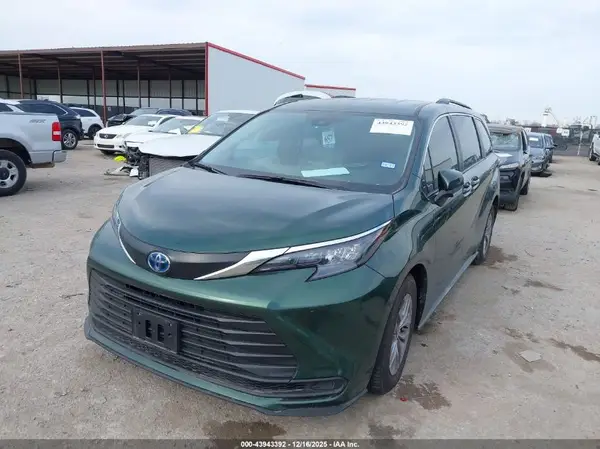 5TDKRKEC0SS283061 2025 TOYOTA SIENNA - Image 2