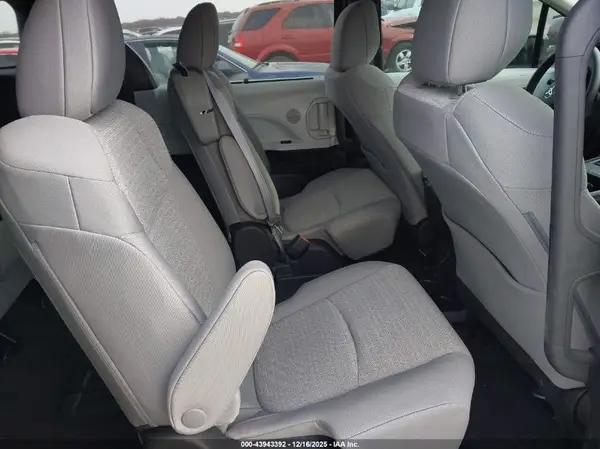 5TDKRKEC0SS283061 2025 TOYOTA SIENNA - Image 8