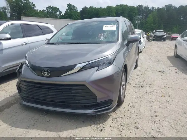 5TDKRKEC0TS290951 2026 TOYOTA SIENNA - Image 2