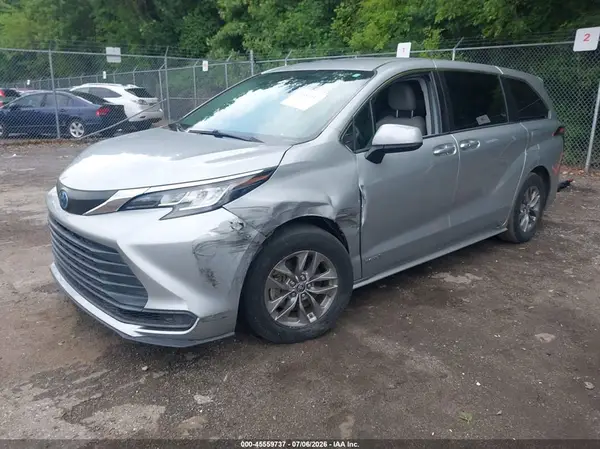 5TDKRKEC1MS004056 2021 TOYOTA SIENNA - Image 2