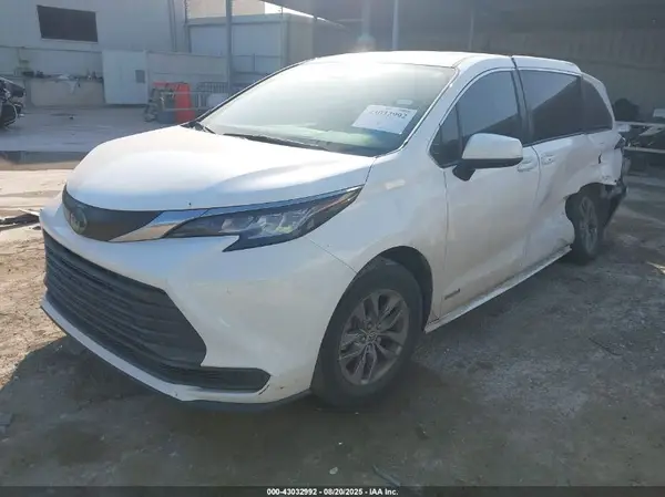 5TDKRKEC1MS012500 2021 TOYOTA SIENNA - Image 2