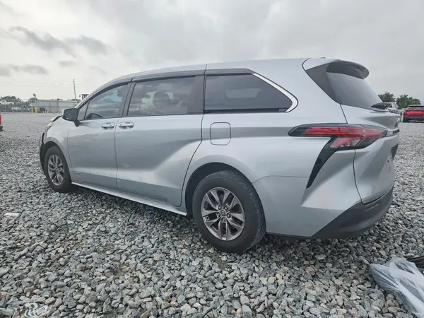5TDKRKEC1MS016806 2021 TOYOTA SIENNA - Image 2
