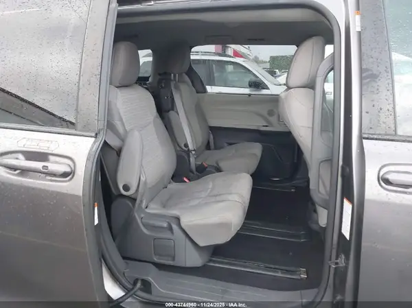 5TDKRKEC1MS026610 2021 TOYOTA SIENNA - Image 8