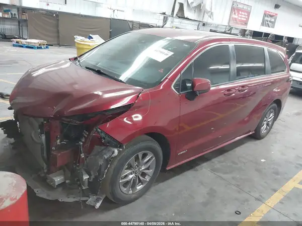 5TDKRKEC1MS027014 2021 TOYOTA SIENNA - Image 2