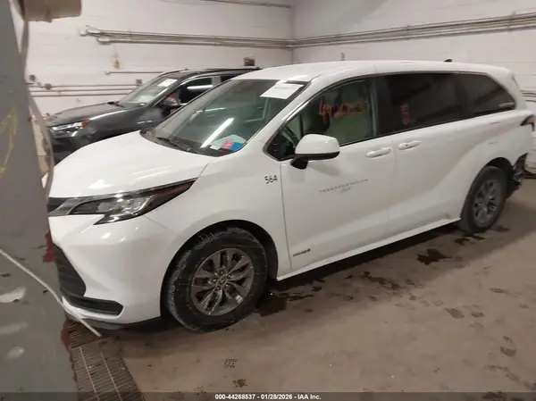 5TDKRKEC1MS029507 2021 TOYOTA SIENNA - Image 2